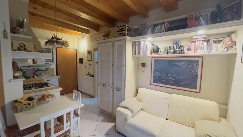 Living Room - Rustic Apartment with Balcony in Florence