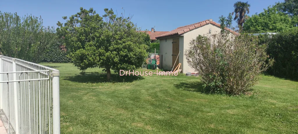 Garden - Villa with Pool and Garden in Longages