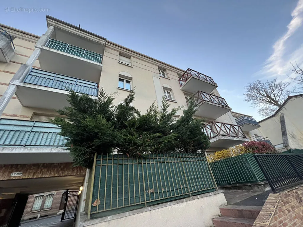 Extérieur - Appartement 4 Pièces avec Balcon au Centre de Saint-Brice