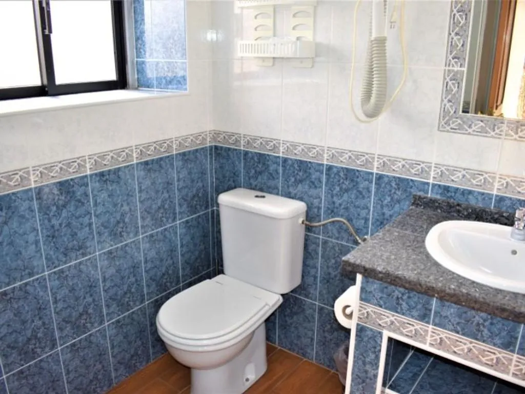 Bathrooms - Luxury Hotel with Pool in Estoril, Cascais