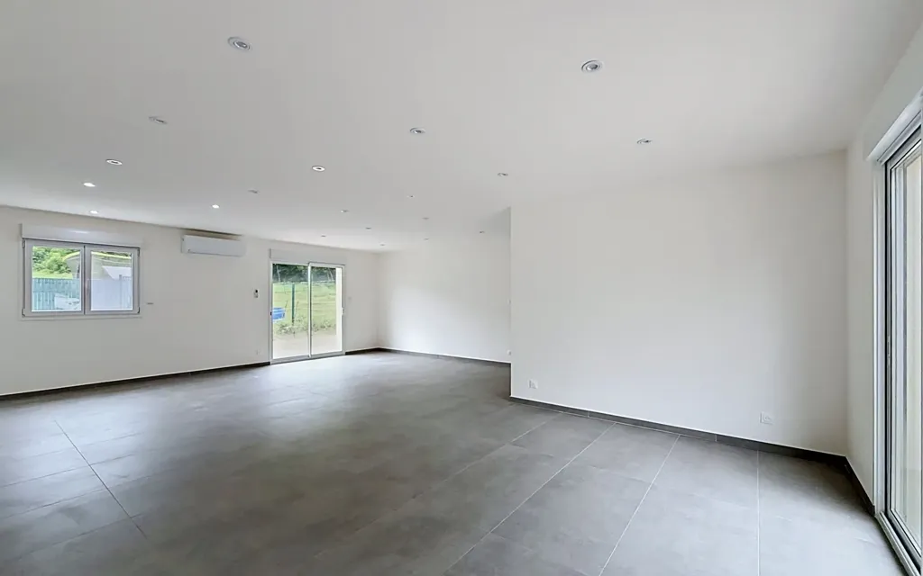 Elutuba - Modern House with Private Garden in Le Creusot