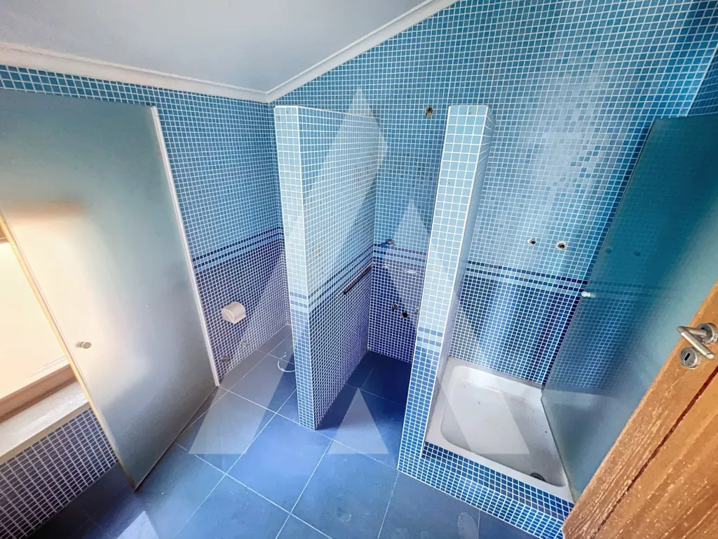 Bathrooms - Isolated House with Indoor Pool in Pombal