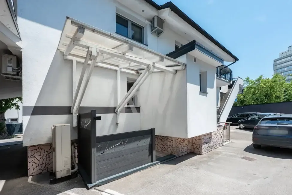 Giardino - Renovated Multi-Unit Building in Ljubljana