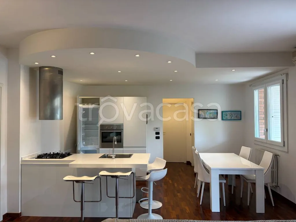 Cucina - Apartment with Terrace in Modena