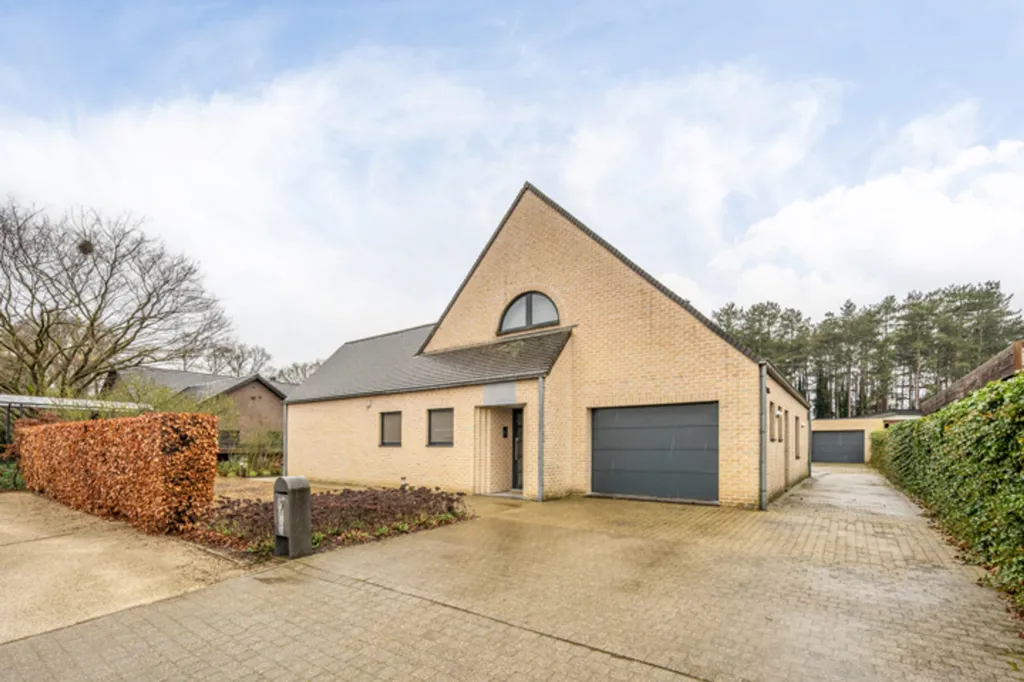 Esterno - Architectural U-Form Villa with Garden in Geel