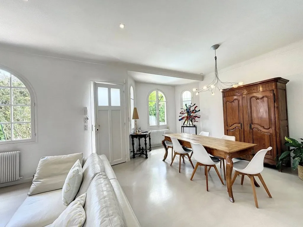 Salle à manger - Villa Luxueuse avec Piscine à Antibes