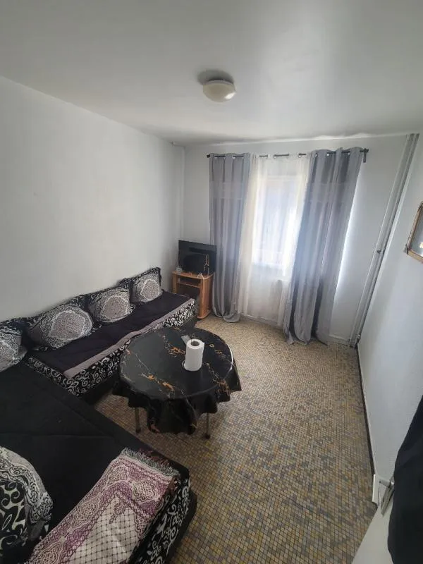 Living Room - 2-Bedroom Flat in Central Bondy