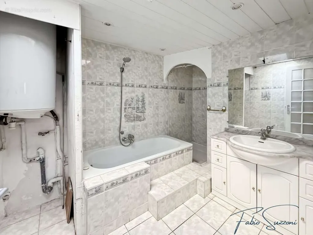 Salles de bain - Appartement Duplex avec Terrasse en Centre-Village à Gareoult
