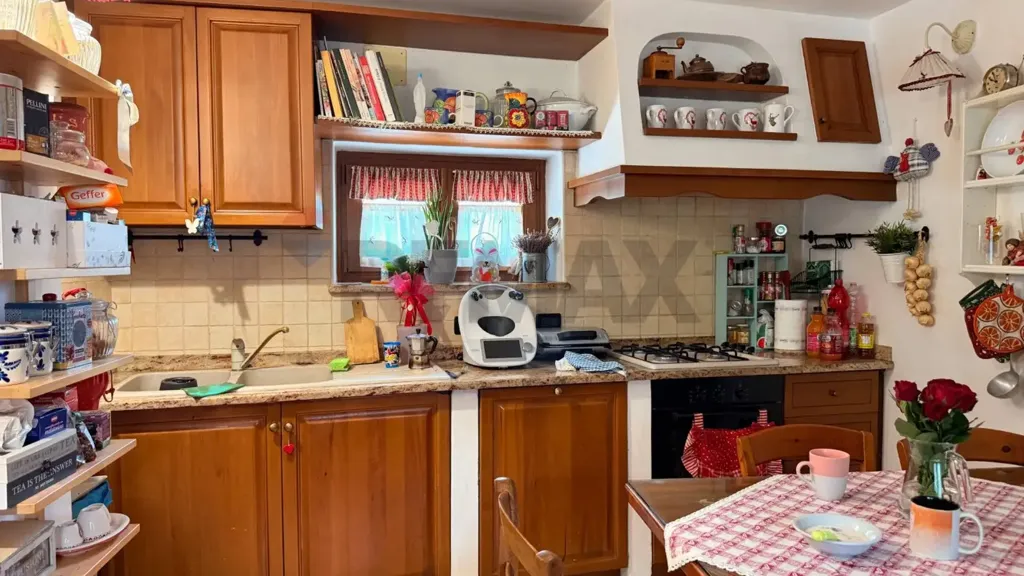 Cuisine - Rustic Villa with Garden in Fonzaso