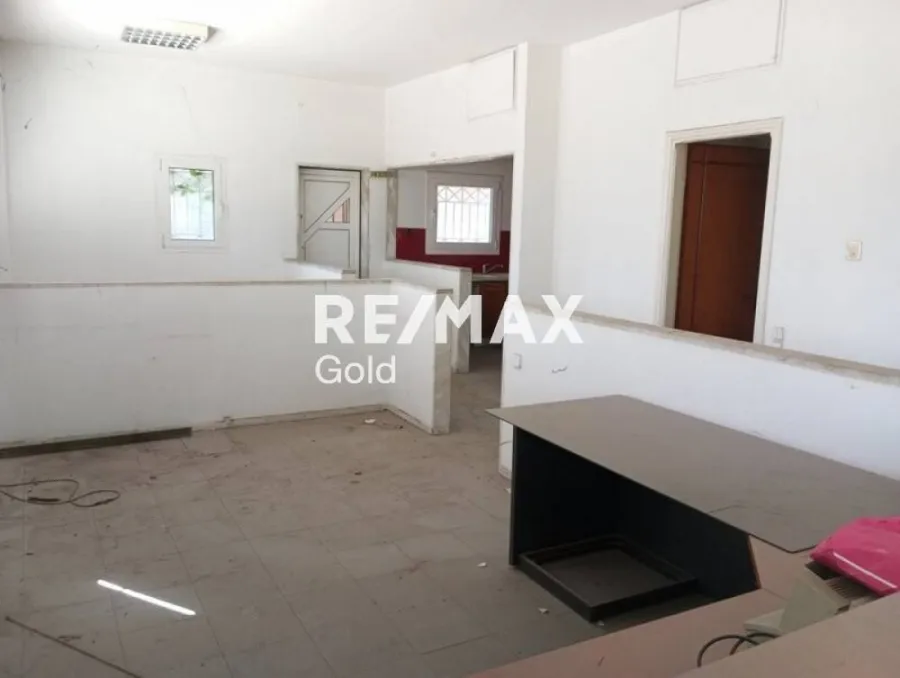 Pièces - 3-Storey Office Building with Parking in Kalochori