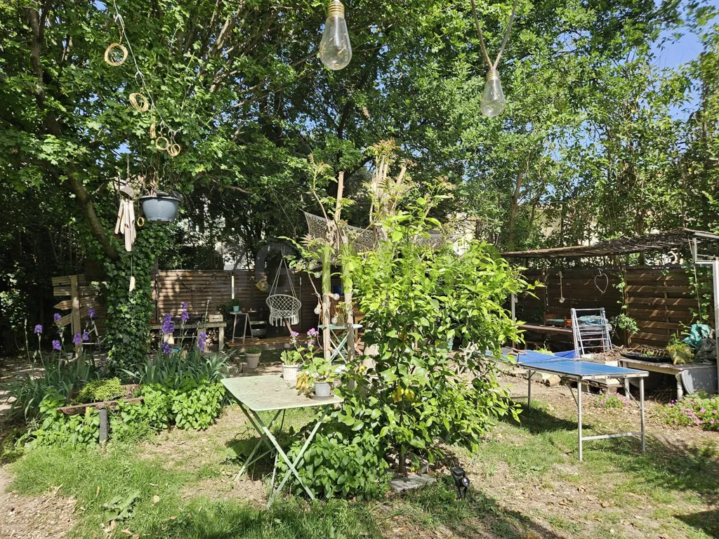 Aed - 2-Bedroom Apartment with Private Garden in Quiet Area