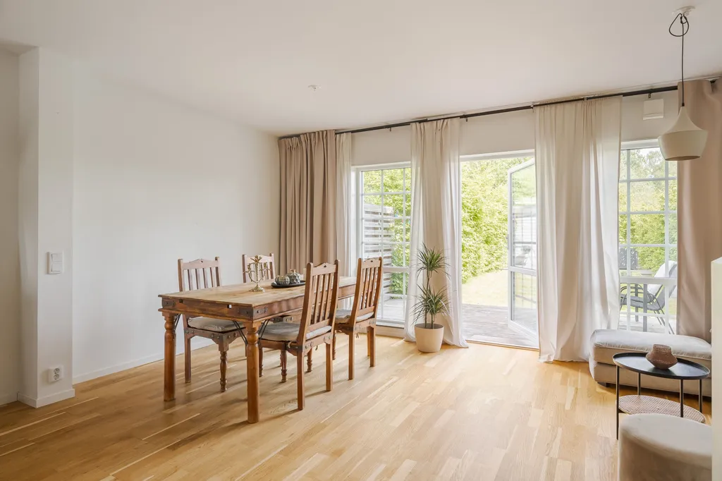 Dining Room - Modern Flat with Balconies in Hasslum