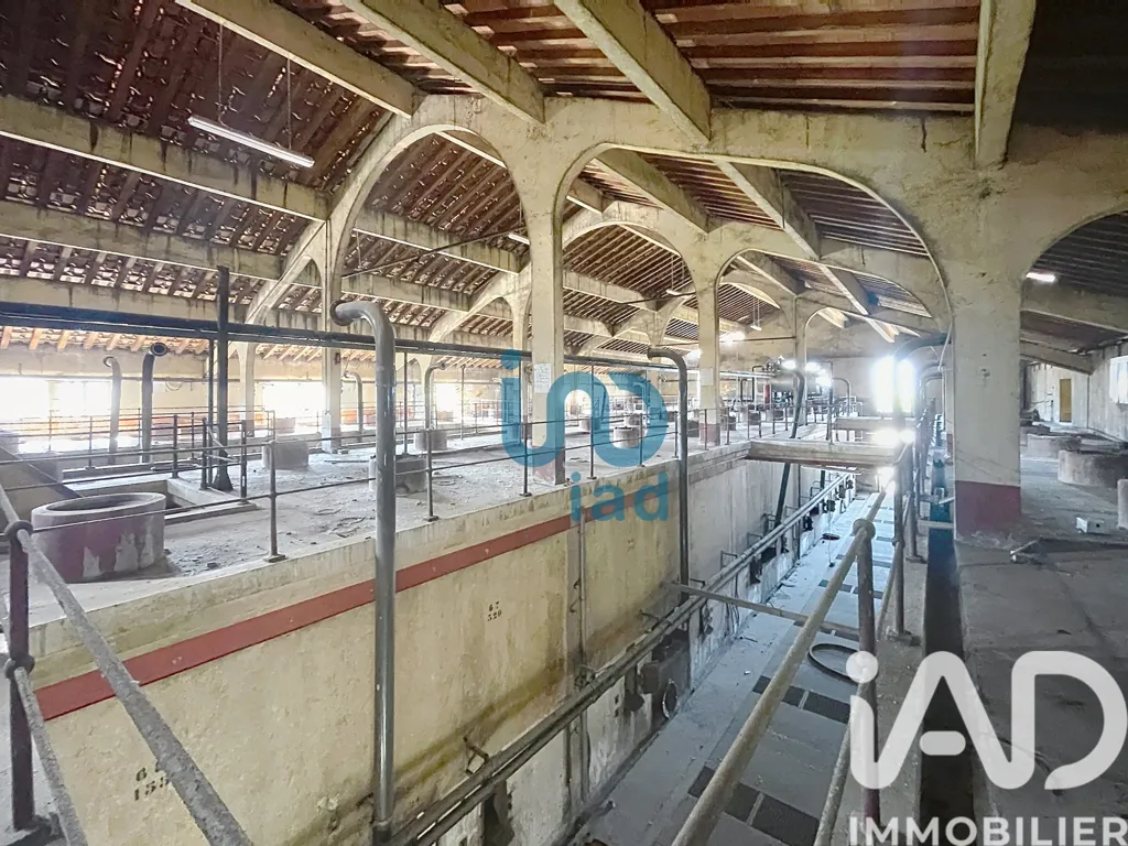 Pièces - Ancienne cave coopérative avec bureaux à Pouzolles