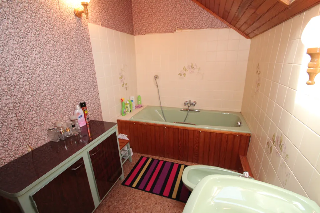Salles de bain - Maison du 19ème Siècle avec Parc à Champvert