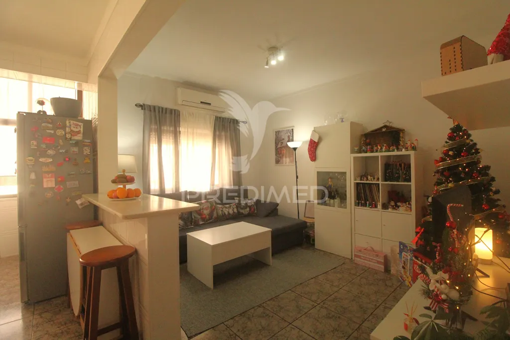 Living Room - 2-room apartment in Barreiro