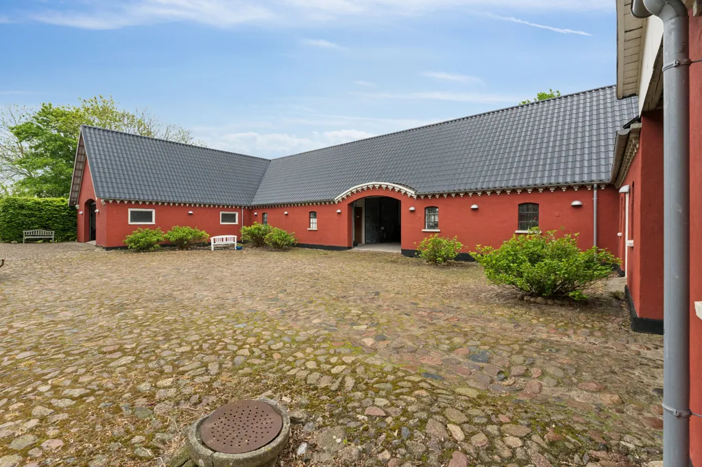 Aed - Classic Farmhouse with Stable in Kosterslev