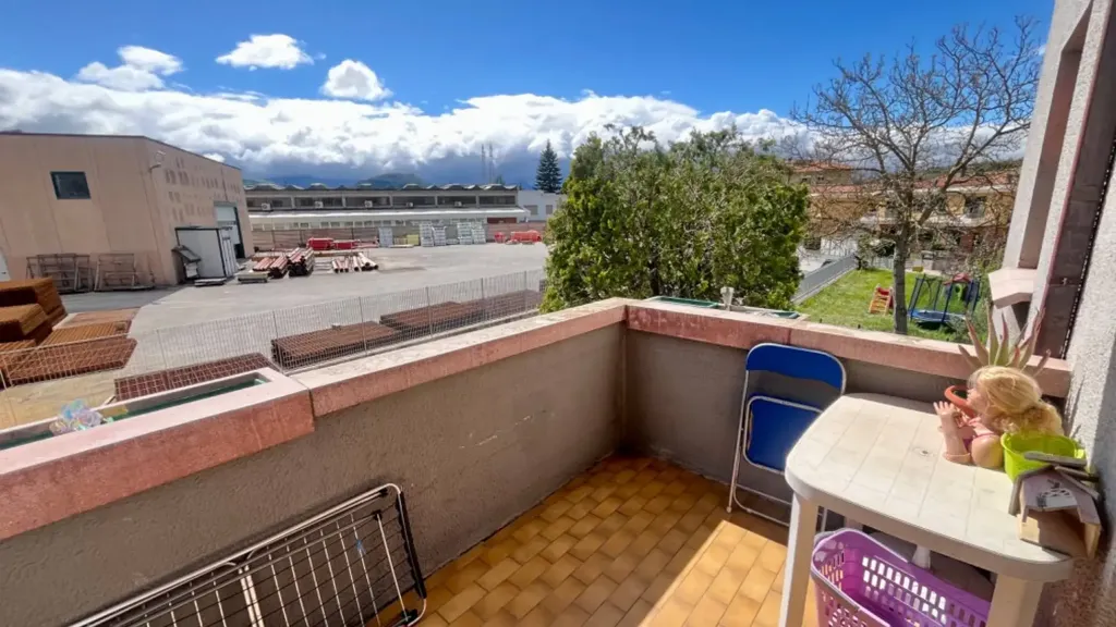 Rõdu - Spacious Apartment with Balcony in Fabriano