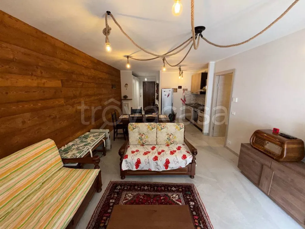 Séjour - Rustic Apartment with South-Facing Terrace in Bardonecchia