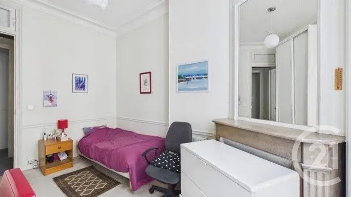 Chambres - Appartement Haussmannien avec Balcon à Paris