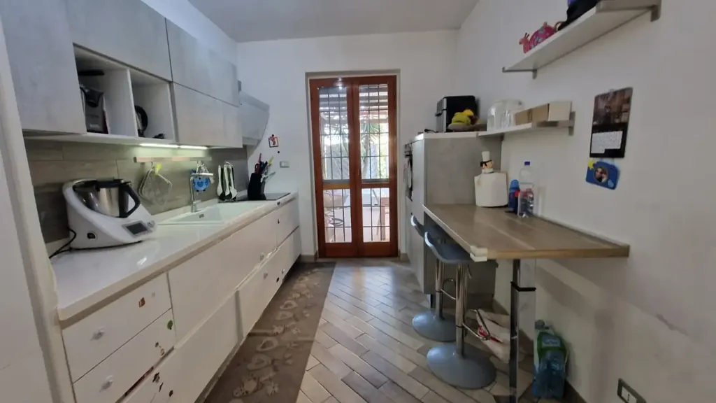 Cuisine - Villa with Garden in Ciampino