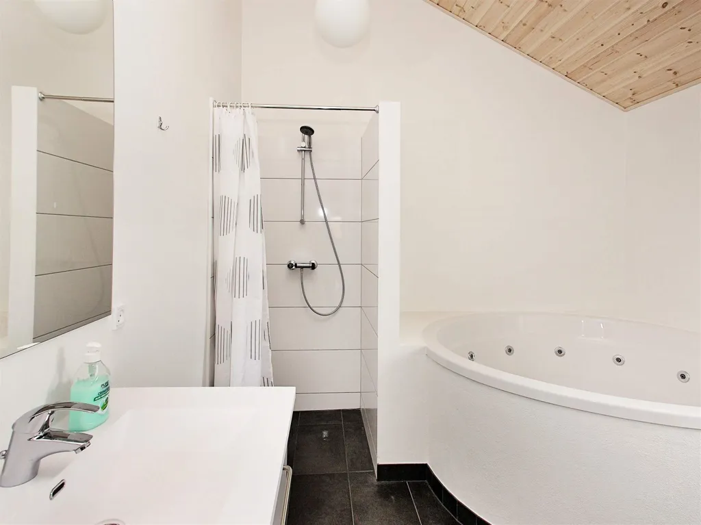 Salles de bain - Activity House with Spa near Coast in Denmark