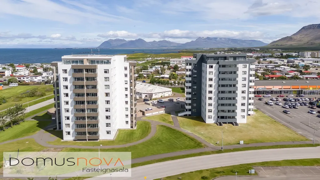 Extérieur - Two-Bedroom Apartment with Balcony in Akranes