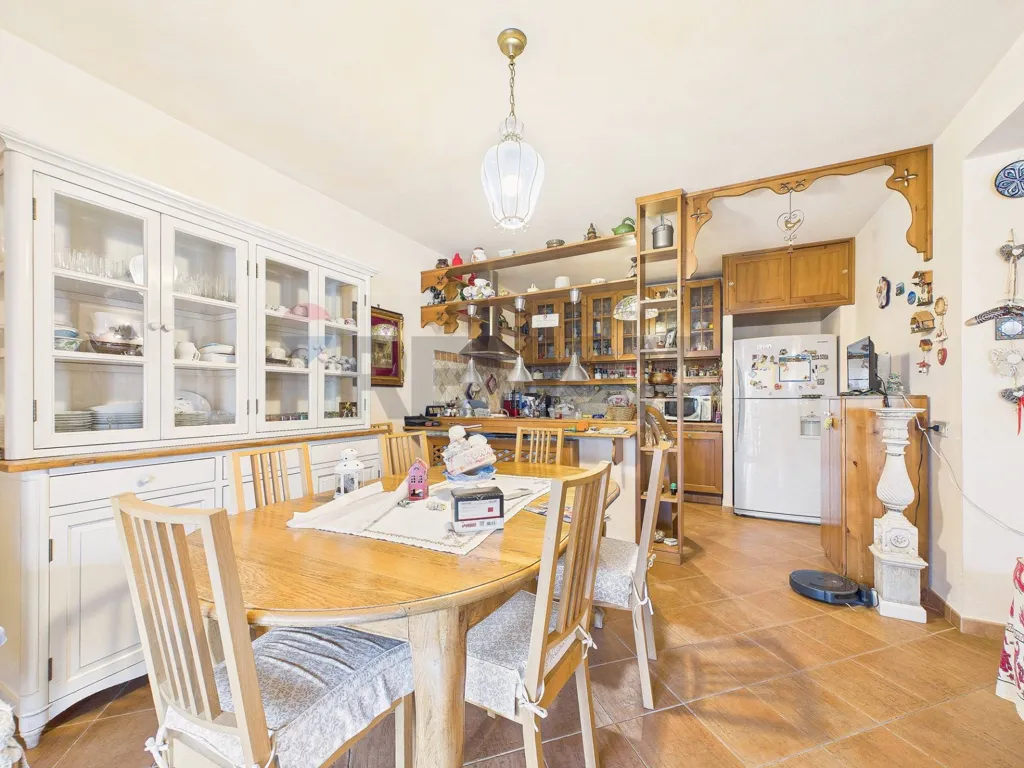 Sala da pranzo - Rustic-Style Semi-Detached Villa in Formello