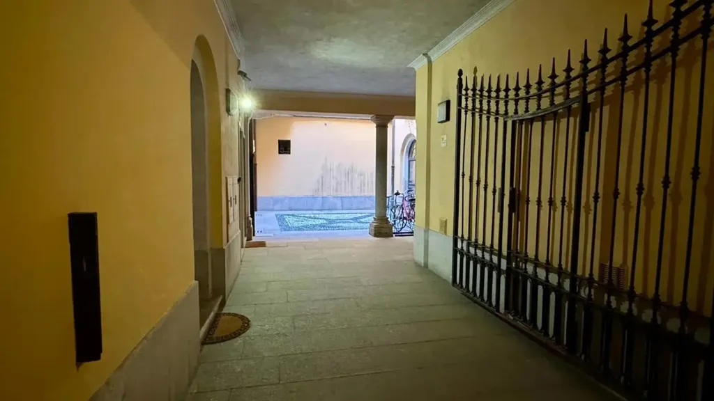 Ingresso - Signorile Triplex in Milan's Historic Centre