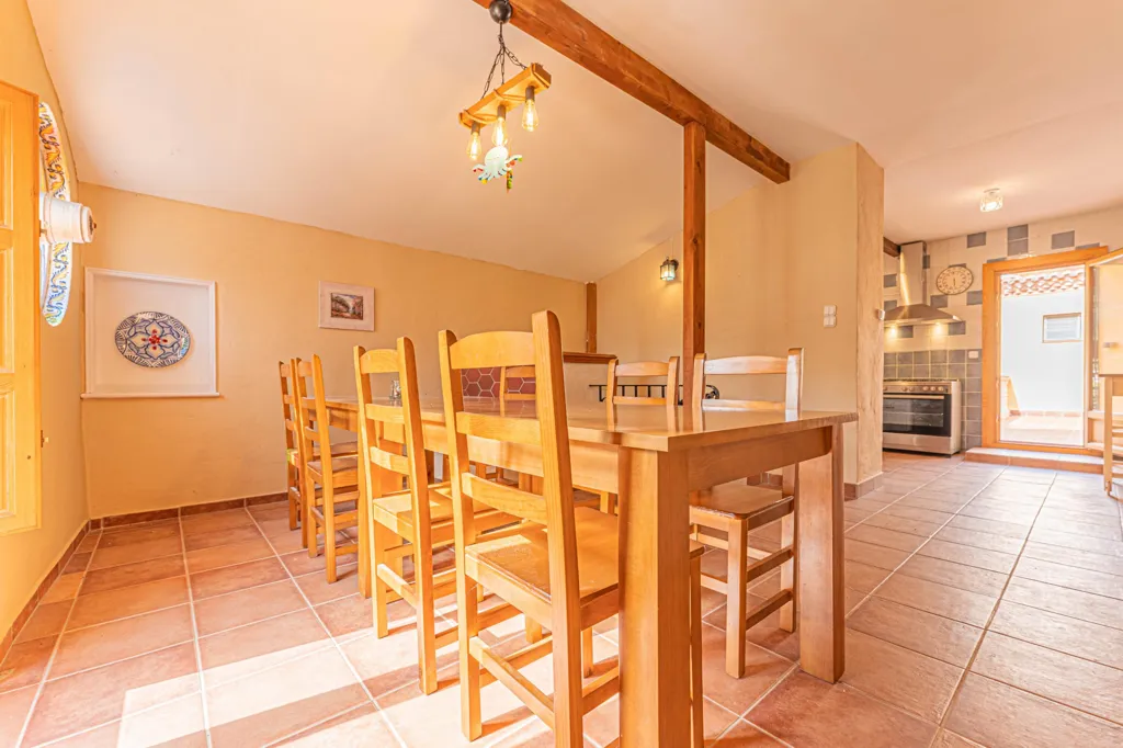 Salle à manger - Rustic Masia with Pool in Cabanelles