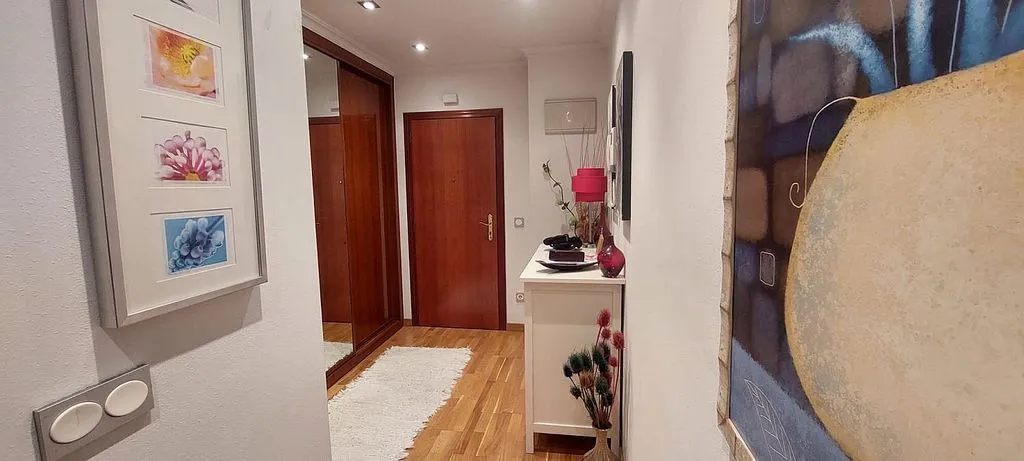 Esik - 1-Bedroom Apartment with Balcony in Oviedo