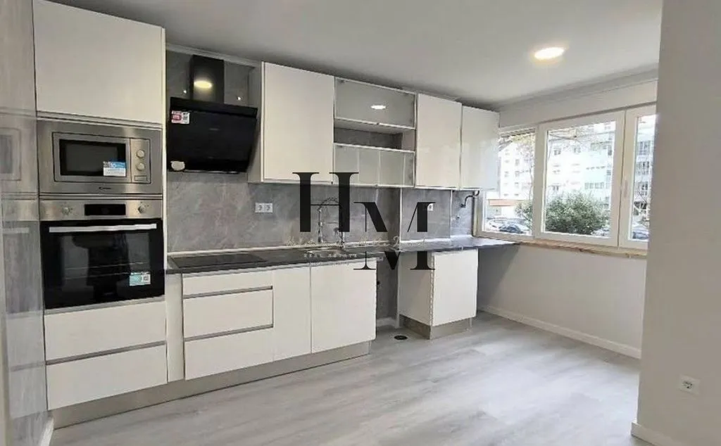 Cuisine - Remodelled 2-Bedroom Apartment in Central Oeiras
