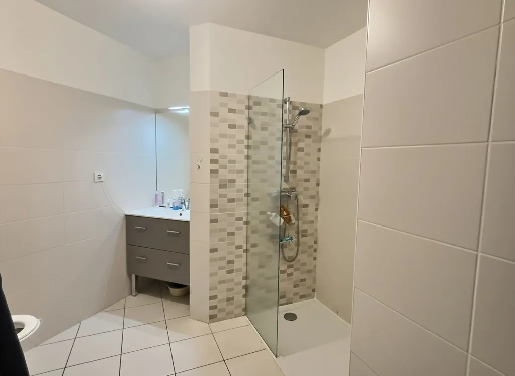 Salles de bain - Appartement T1 avec Parking à Limite Chamalières