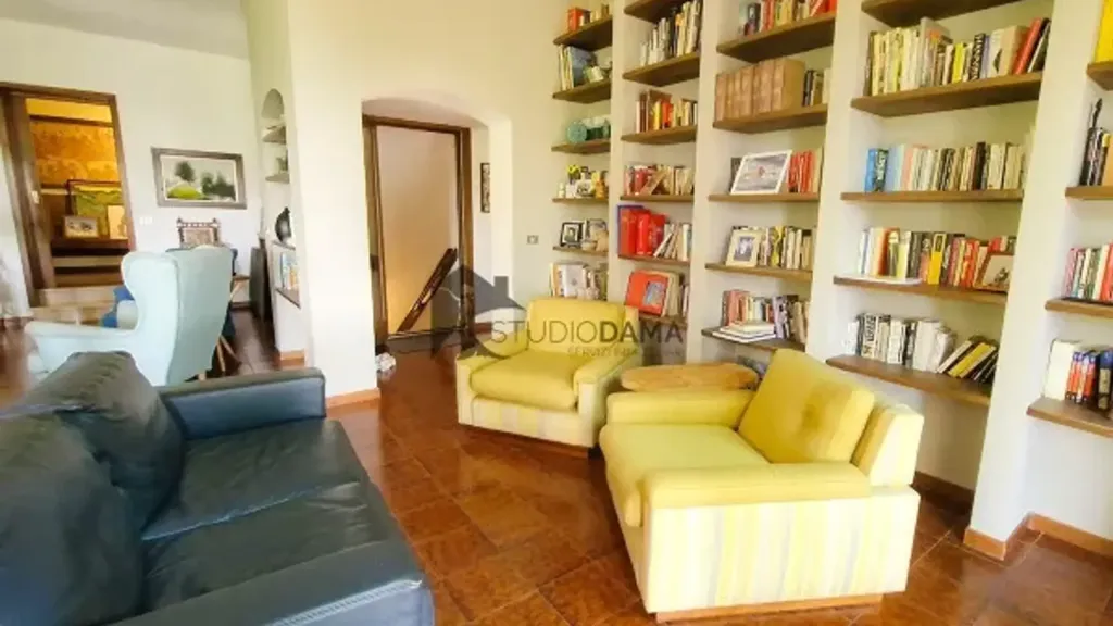 Soggiorno - Villa with Extensive Land in Collebeato