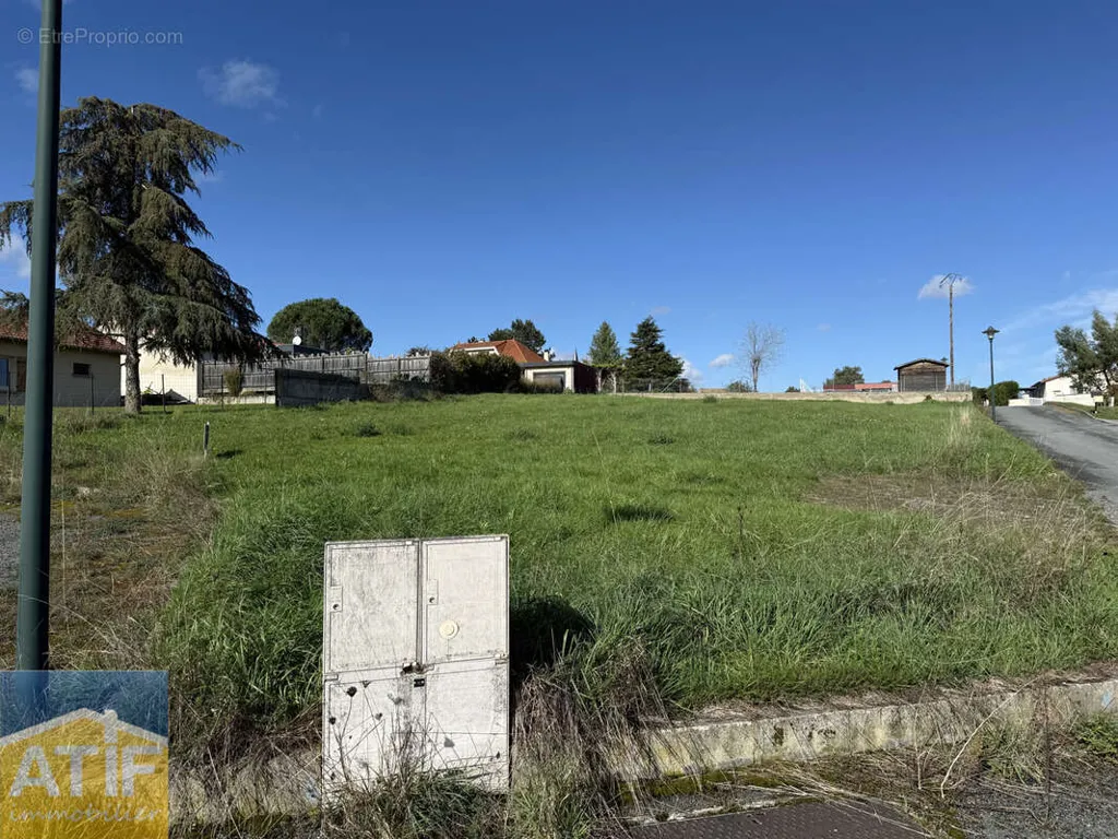 Giardino - Constructible Plot with View in St Paul de Vezelin