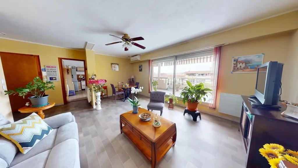 Living Room - 3-Bed Apartment with West Terrace in Nice