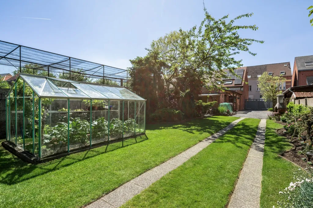 Garden - Central Semi-Open House with Solar Panels in Wijnegem