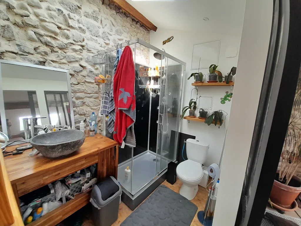 Salles de bain - Maison de 7 Pièces avec Terrasse Panoramique à Die