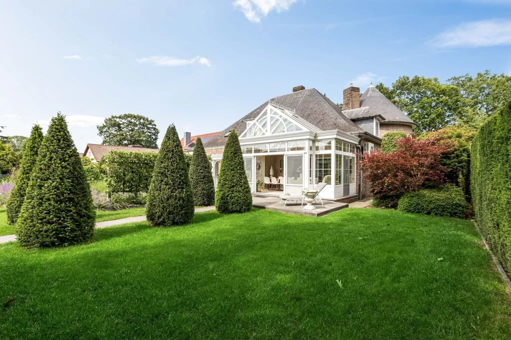 Jardin - Villa avec Piscine et Bureau à Lanaken