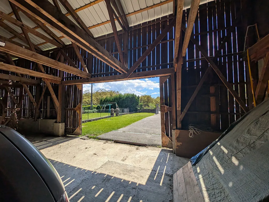 Garaaž - Hangar with Potential for Expansion in La Buissière