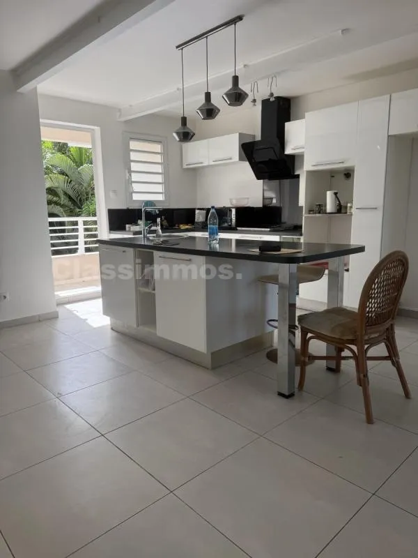 Köök - Spacious F4 Flat with Terrace in Lamentin
