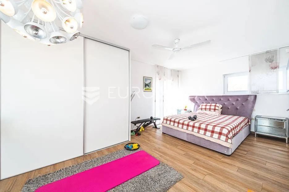 Magamistoad - Modern Villa with Office in Samobor Centre