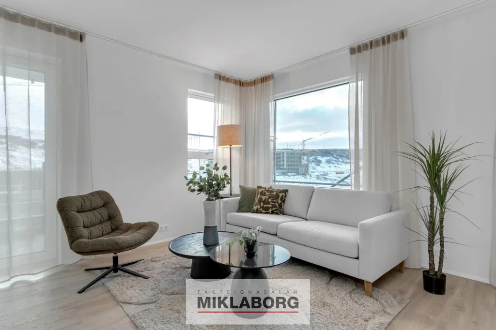 Soggiorno - Modern Apartment with Balcony in Hafnarfjörður