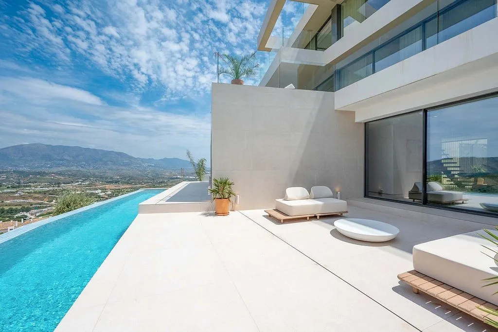 Bassein - Passivhaus Villa with Infinity Pools in La Cala Golf