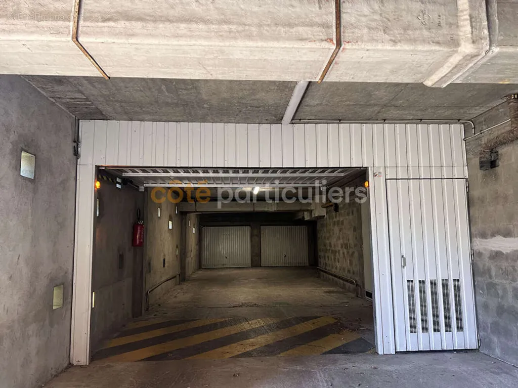 Garage - Secure Garage in Dunois, Orléans