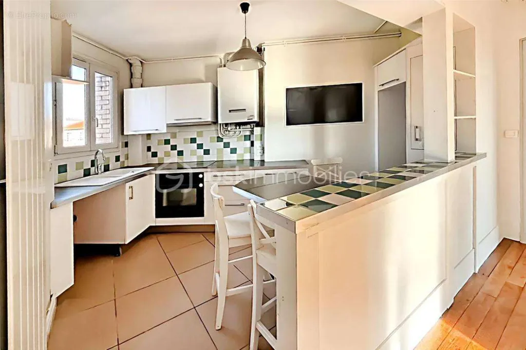 Cuisine - Appartement ensoleillé avec Vue Dégagee à Malakoff