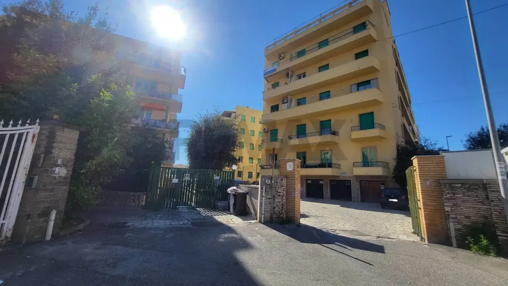 Välivaade - Second Floor Flat with Balcony in Anzio Centre