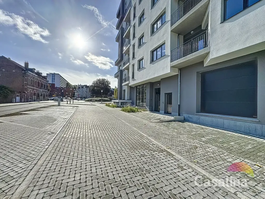Esterno - Corner Retail Unit in Evere