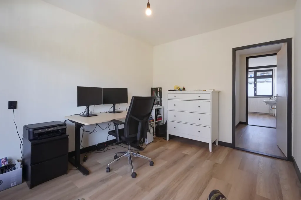 Bureau - 5-Bedroom Gallery Flat with Balcony in Leidschendam