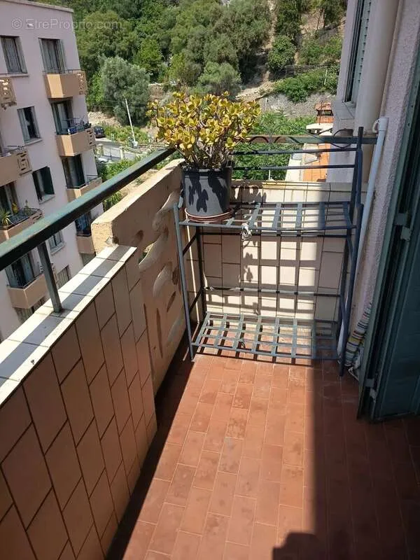 Rõdu - 3/4-Bed Flat with Balcony in Secure Residence