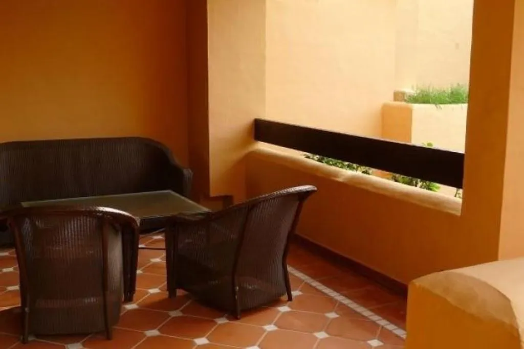 Terrasse - Beachside Flat with Pool in Marbella